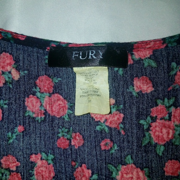 Flirty Sleevless Dress - Picture 6 of 8